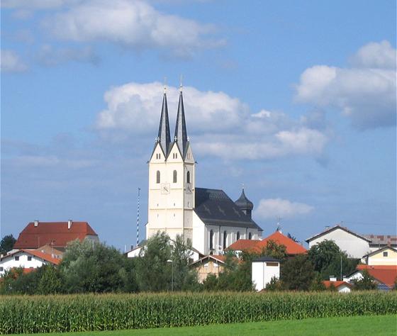 Die Wallfahrtskirche Tuntenhausen mit dem Patrozinium Mariä Himmelfahrt ist eine der ältesten Marienkirchen Altbaierns. Foto: Von Rufus46, CC BY-SA 3.0