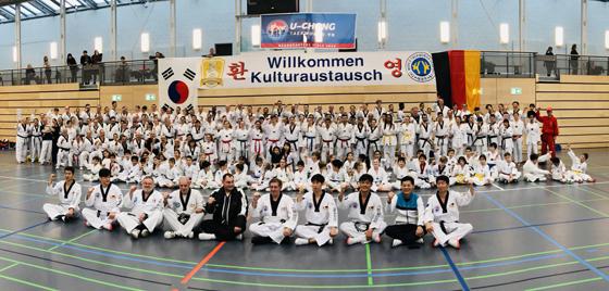 230 Takewondo-Sportler aus aller Welt kamen kürzlich in Unterföhring zusammen. Foto: Mike Labetzsch