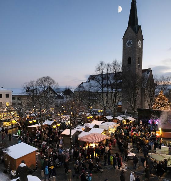 Rund um den Marktplatz findet heuer zum 10. Mal der Winterzauber auf dem Marktplatz statt. Foto: Manfred Lehner