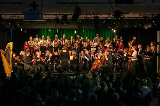 Das Ernst-Mach-Gymnasium Haar lädt am 19. Dezember zu einer musikalischen Weltreise ein. Foto: VA