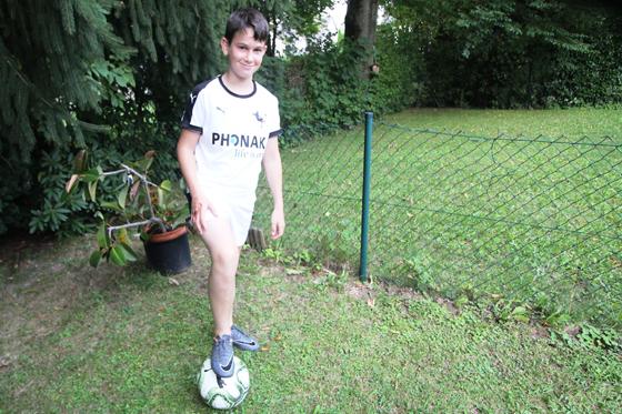 Laszlo Nagy hats fußballerisch einfach drauf - trotz Handicap spielt der Zwölfjährige begeistert Fußball beim TSV Grünwald. Foto: RedHe