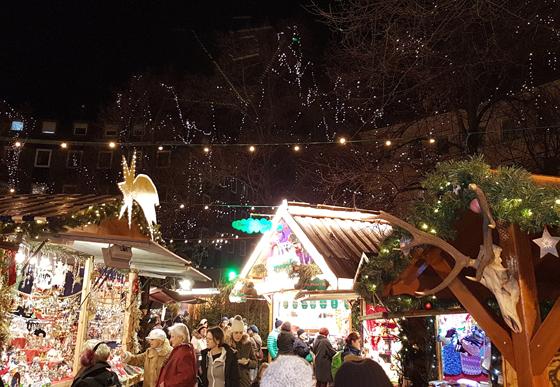 Nicht nur im Viertel bekannt und beliebt ist der Haidhauser Weihnachtsmarkt am Weißenburger Platz. Foto: bs
