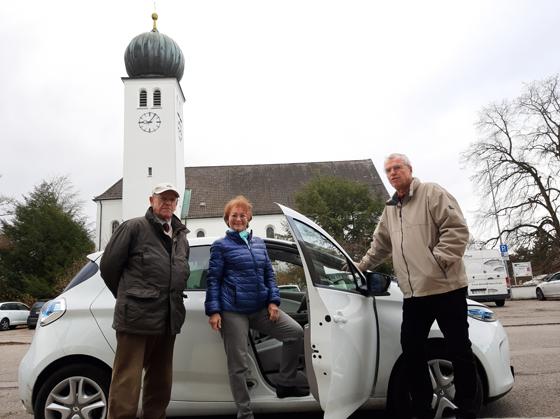 Stellen einen ehrenamtlichen Fahrdienst für Senioren auf die Beine: Wilhelm Koch, Marie-Luise Bömerl und Günter Lölkes (von links). Foto: Stefan Dohl