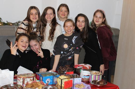 Beim Adventsbasar der Theresia-Gerhardinger-Mädchenrealschule kamen 5460 Euro zusammen. Foto: Schule
