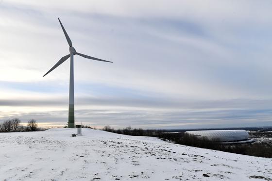 Die Windkraftanlage in Fröttmaning gilt als Wahrzeichen für Ökoenergie in München. Foto: Marcus Schlaf SWM