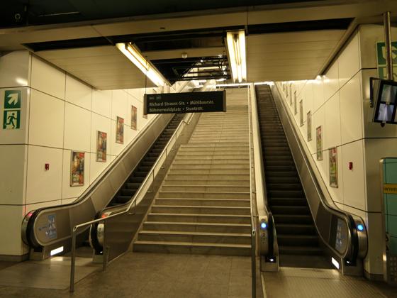 Am U-Bahnhof Böhmerwaldplatz wird bis Mitte Februar eine Rolltreppe ausgetauscht. Foto: Silesia711, CC BY-SA 4.0