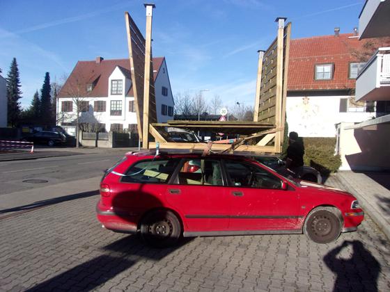 Eine Garage sollte nicht auf einem Dach transportiert werden: nicht so zumindest. Foto: Polizei
