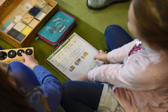 Die Montessori-Schule in Aufkirchen lädt alle Interessierten zu einem Tag der offenen Tür ein.  Foto: VA