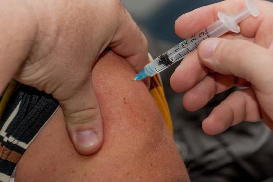 Ärzte raten besonders Risikogruppen zur Impfung, bevor die befürchtete Grippewelle München erreicht. Foto: huntlh, CC0
