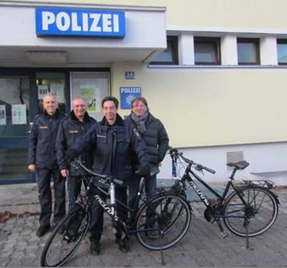 Theo Hartl, Helmut Hintereder, Robert Walbinger und Bürgermeister Albert Hingerl (von links). Foto: PI Poing