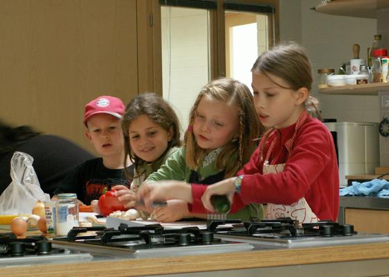 Ferienangebote für Kinder ab sechs Jahren gibt es im Ökologischen Bildungszentrum München. Foto: VA