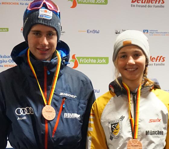 Die Langläufer Magdalena und Moritz des SC Hochvogels holen Bronzemedaille bei der Deutschen Jugendmeisterschaft in Oberstdorf. Foto: Verein