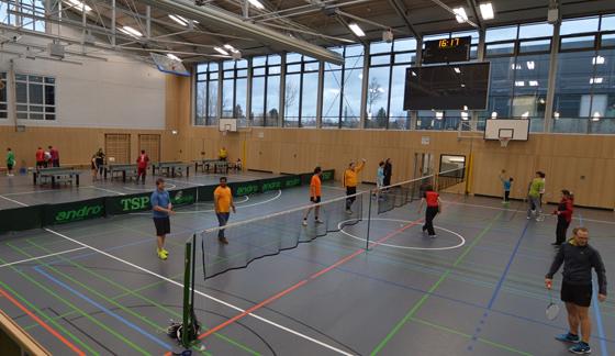 Im Sportzentrum maßen sich um die 75 Sportler im Fußball, Badminton, Tischtennis und Basketball. Foto: TSV Unterföhring