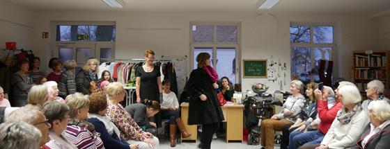 Viele Besucher kamen zum fünften Geburtstags des Kleider-Cafés Kirchheim und bestaunten auch die Modenschau mit Second-Hand-Stücken. Foto: Privat