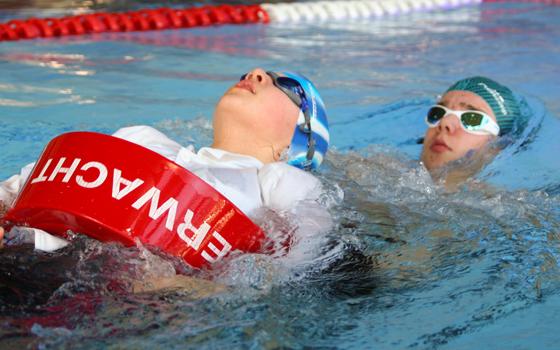 Schwimmerisches Können und solide Erste-Hilfe-Techniken waren besonders gefragt. Foto: Carsten Bückner/brk
