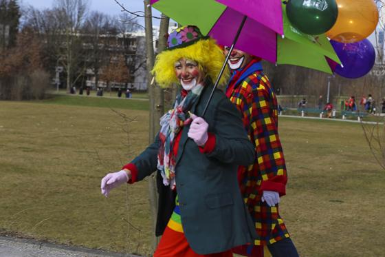 Clowns und vieles mehr: Der "Gaudiwurm" von Johanneskirchen nach Oberföhring ist bunt und spaßig. Los geht's am Johanneskirchner Maibaum. Foto: ahi/Archiv