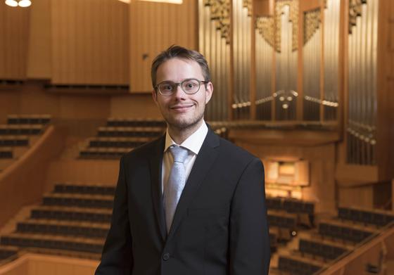 Organist Martin Gregorius aus Gütersloh zu Gast in der Jesuitenkirche St. Michael. Foto: Hiro.TAKEDA