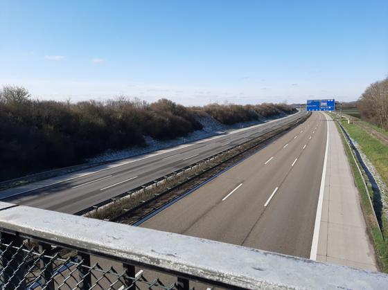 Ein in Bayern seltener Anblick: leere Autobahnen in Zeiten der Coronavirus-Pandemie. Leider verhielten sich nicht alle Zornedinger so vorbildlich. Foto: Stefan Dohl