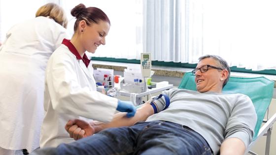 Unabhängig von Ausgangsbeschränkungen finden Blutspendetermine weiterhin statt! Der nächste Termin ist am 8. April in Ebersberg. Foto: DRK-Blutspendedienste