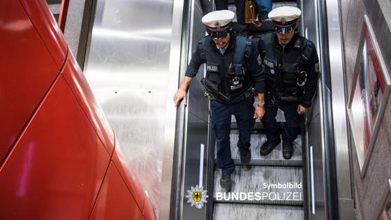 Ein 26-Jähriger randalierte am Hauptbahnhof, leistete bei polizeilichen Maßnahmen Widerstand und spuckte dabei zwei Bundespolizisten ins Gesicht. Foto: Bundespolizei