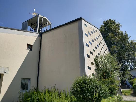 Auch in der Heilig-Geist-Kirche in Ebersberg werden wieder Gottesdienste gefeiert. Foto: Stefan Dohl