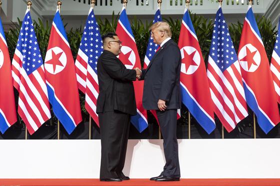 Donald Trump mit dem nordkoreanischen Führer Kim Jong-un in Singapur. Foto: gemeinfrei