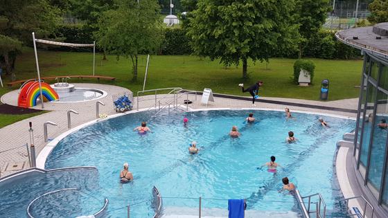 Im Grünwalder Freizeitpark haben im Schwimmbad die Wassergymnastikkurse wieder begonnen. Noch gibt es freie Plätze. Foto: Grünwalder Freizeitpark