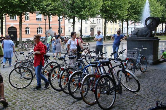 Seit Jahren in Haidhausen bekannt und beliebt: die Fahrrad-Verlosung auf dem Bordeauxplatz. Foto: Michael Lucan