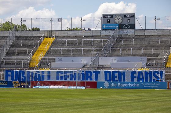 Geisterhaft: Münchner Löwen empfangen Halleschen FC. Foto: Anne Wild
