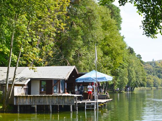 Auch diesen Sommer übernimmt die BRK Wasserwacht zuverlässig ihren ehrenamtlichen Wachdienst am Steinsee. Foto: Enno Duplitzer