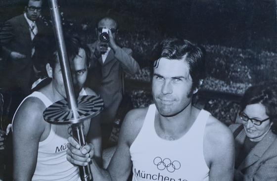 Volker Panzer durfte 1972 bei den Olympischen Spielen als Fackelträger an den Start. Jetzt wird der Ehrenbürger stolze 80 Jahre alt. Foto: Privat