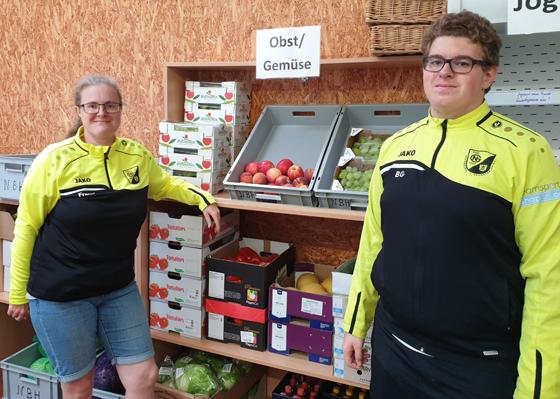 Eifrig sammelten die Mitglieder des TSV Grasbrunn für die Spendenaktion der Nachbarschaftshilfe Vaterstetten- Grasbrunn-Zorneding. Foto: Privat