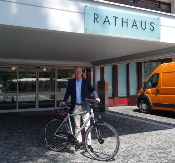 Grünwalds Bürgermeister Jan Neusiedl freute sich über die vielen aktiven Radler aus Grünwald. Foto: hw