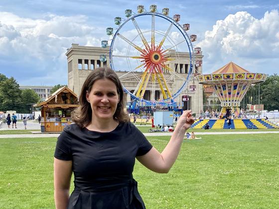 Bürgermeisterin Verena Dietl freut sich auf das vielfältige Angebot von Sommer in der Stadt, das in diesem Jahr erstmalig stattfindet. Foto: LSH München