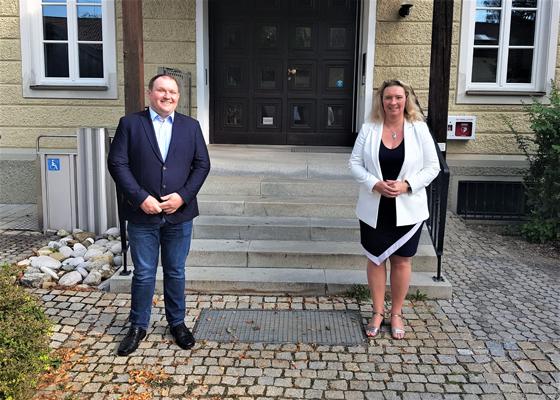 Staatsministerin Kerstin Schreyer, MdL besucht Bürgermeister Peter Wagner im Rathaus in Aying. Foto: Heike Woschee