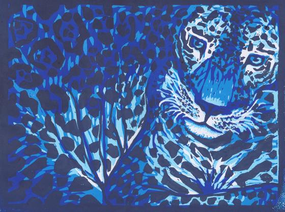 Aug in Aug: die Ausstellung zeigt unter anderem ein Linolschnittporträt eines Jaguars in Blautönen. Foto: Gudrun Waletzki
