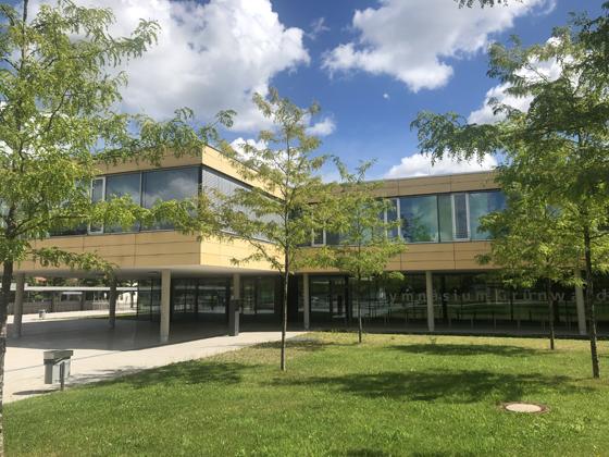 Das Gymnasium Grünwald gehört zu den Landkreisschulen, die auch von Corona-Fällen betroffen sind. Foto: hw