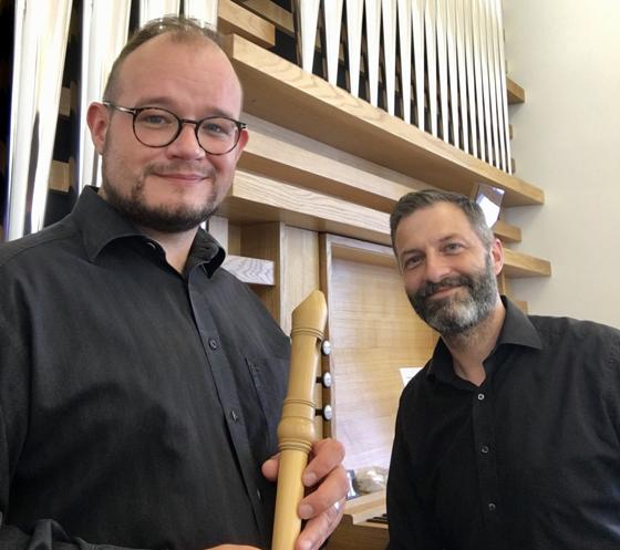 V.l.n.r.: Josef Miethaner (Regensburg) und Matthias Berthel (Kirchenmusiker St. Ulrich Unterschleißheim). Foto: Privat