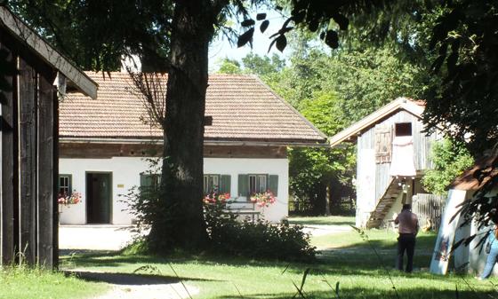 Zentraler Bereich des Bauernhausmuseums Erding ist diese kleinbäuerliche Hofanlage.  Foto: kw