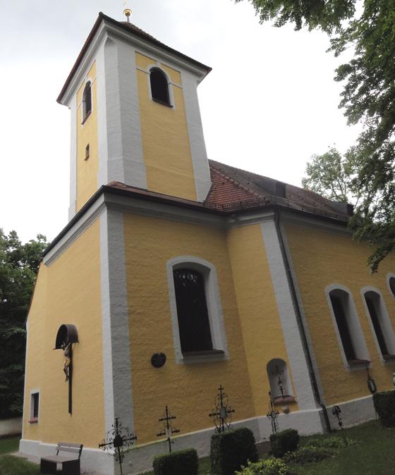 Die kleine Wallfahrtskirche St. Anna liegt dicht an der steil abfallenden Hochterrasse des Isarufers. Foto: gemeinfrei