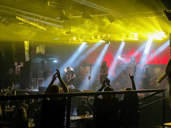Auch mit Abstand ein großes Erlebnis: Ein Konzert der Heavy Metall Band Destruction. Foto: Stephan Rieger