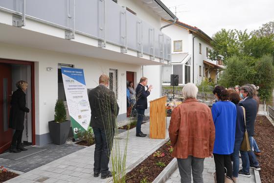 Die Baukosten für das Gebäude mit sieben Wohnungen betragen rund 1.5 Millionen Euro.  Foto: Landratsamt Ebersberg