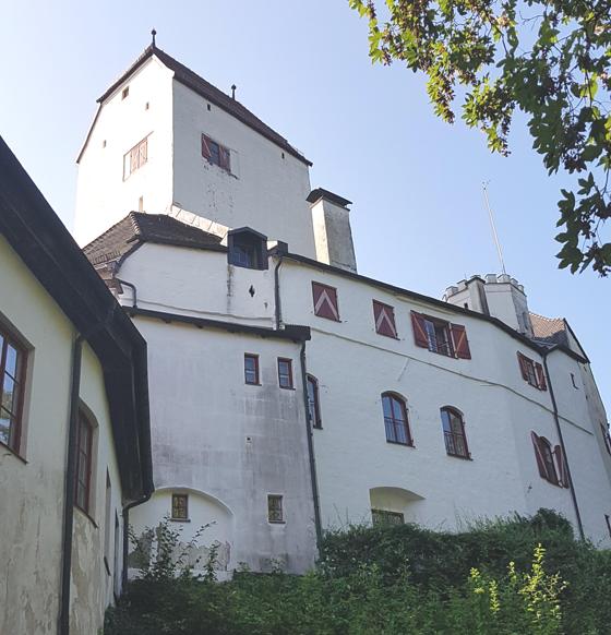 Burg Elkofen gilt als eine der am besten erhaltenen Burgen in Oberbayerns. Foto: Stefan Dohl