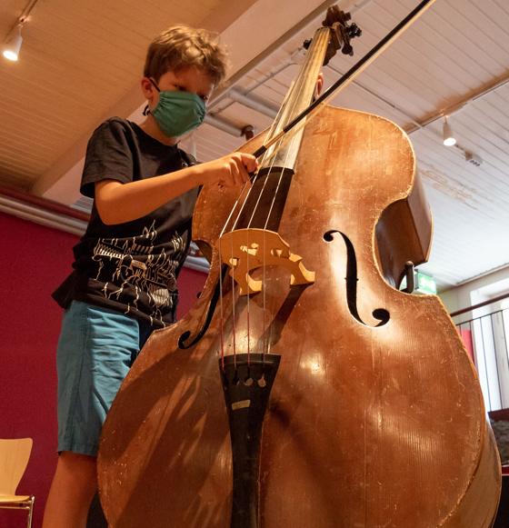 Beim Ausflug ins Kindermuseum "Hast du Töne" lernen Kinder nicht nur verschiedenste Orchesterinstrumente kennen, sondern können diese auch ausprobieren. Foto: VA
