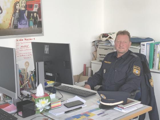 Der Kontaktbeamte der PI 31, Udo Wunsch, rät zu besonderer Vorsicht, da falsche Polizeibeamte und falsche Handwerker ihr Unwesen treiben. Foto: hw