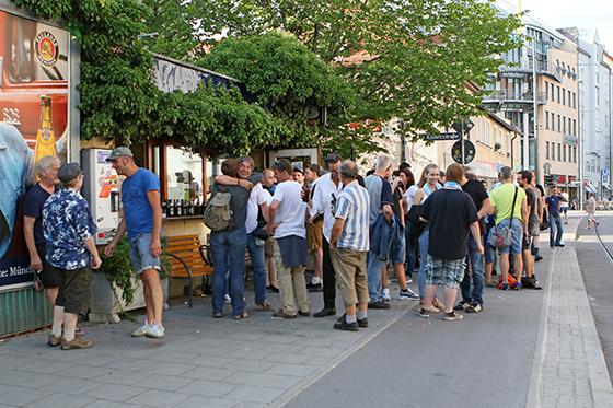 Giesinger Szenerien: Das Café Schau ma moi alias Kronenstüberl in der Tegernseer Landstraße. Foto: Anne Wild