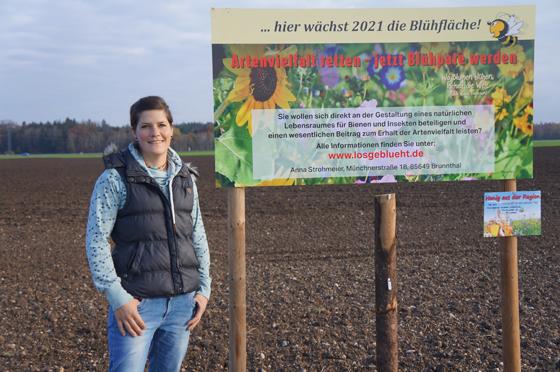 Landwirtin Anna Strohmeier will mit ihrer Blühwiese etwas gegen das Insektensterben unternehmen. Wer sie dabei unterstützen möchte, kann "Blühpate" werden.  Foto: hw