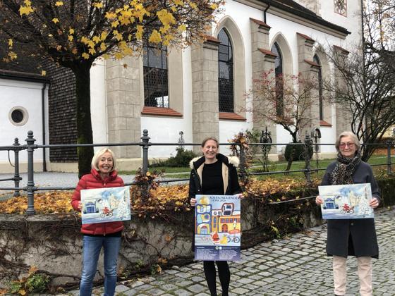 Die Lions-Club-Mitglieder Jutta Scharpf, Johanna Kohl und Inge Brockmeyer freuen sich, den beliebten Adventskalender wieder präsentieren zu können. Foto: hw