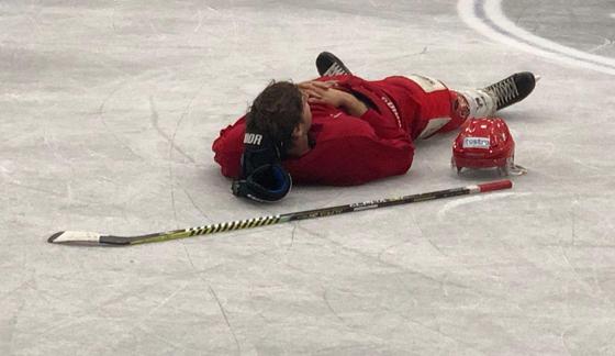  "Ausruhen" vom Eishockey ist derzeit für die EHC-Spieler ausschließlich daheim und nicht nach einer kräftezehrenden Trainingseinheit auf dem Eis angesagt. Foto: smg