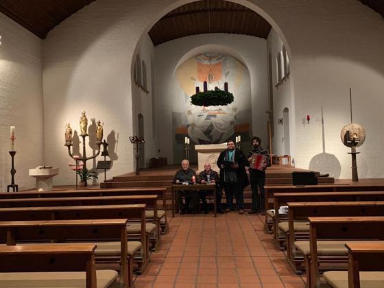 Maximilian Hiess, Willy Mayer, Stefan Krimmer, Florian Dendorfer in Pfarrkirche St. Korbinian bei der Aufführung der Heiligen Nacht 2018. Foto: privat